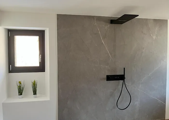 The View, Alleinstehendes 4½ Zi Berghaus Oberhalb 波斯基亚沃