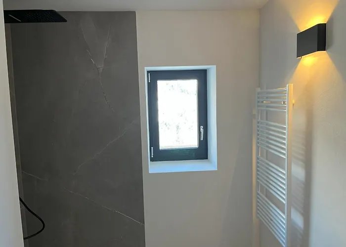 The View, Alleinstehendes 4½ Zi Berghaus Oberhalb *