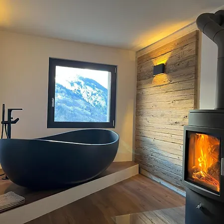 The View, Alleinstehendes 4½ Zi Berghaus Oberhalb Hébergement de vacances Poschiavo