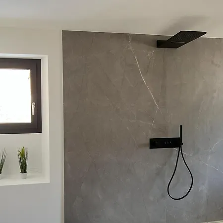 The View, Alleinstehendes 4½ Zi Berghaus Oberhalb Poschiavo